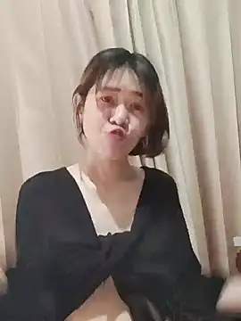 Snapshot of Little_suzy5 chatting on December 2024 01:32:01 AM Little suzy5 online show from December 2024 01:32:01 AM