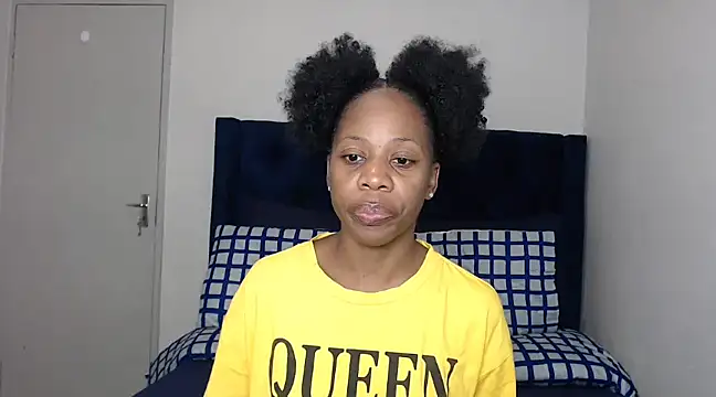Snapshot of QUEENMANDYY chatting on March 2025 02:15:01 AM QUEENMANDYY online show from March 2025 02:15:01 AM