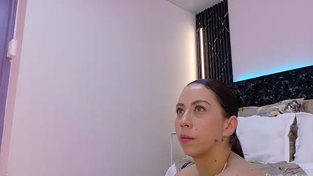 Snapshot of niky_smit chatting on January 2025 05:53:01 PM niky smit online show from January 2025 05:53:01 PM