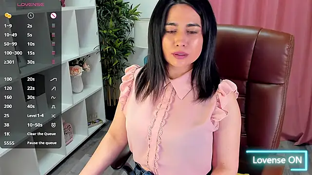 Snapshot of EmaBrownie chatting on April 2026 04:57:02 PM EmaBrownie online show from April 2026 04:57:02 PM