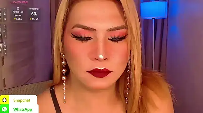 Snapshot of QUEEN_GIAMOORE69 chatting on January 2025 09:42:02 PM QUEEN GIAMOORE69 online show from January 2025 09:42:02 PM