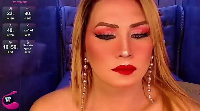 Snapshot of QUEEN_GIAMOORE69 chatting on March 2025 05:01:01 PM QUEEN GIAMOORE69 online show from March 2025 05:01:01 PM