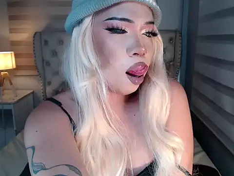 Snapshot of RebecaNextToYou chatting on May 2026 05:19:01 PM RebecaNextToYou online show from May 2026 05:19:01 PM
