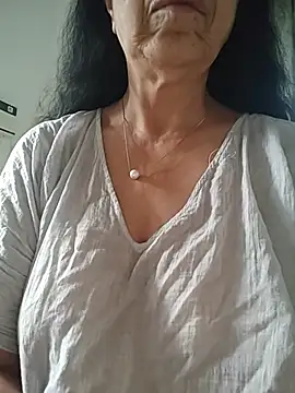 Snapshot of Susannemilf chatting on May 2026 02:40:02 AM Susannemilf online show from May 2026 02:40:02 AM