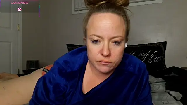 julimonroe online show from December 2025 03:11:01 AM