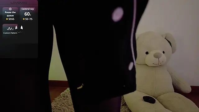 Snapshot of Lia_Tinez chatting on November 2025 11:37:02 PM Lia Tinez online show from November 2025 11:37:02 PM