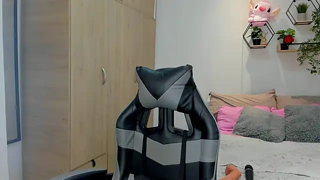 Snapshot of lara_rose1 chatting on November 2025 07:20:01 AM lara rose1 online show from November 2025 07:20:01 AM