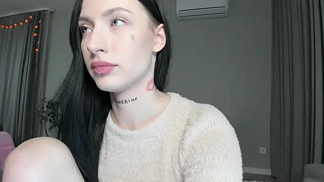 JenniferQueen11 online show from October 2025 07:38:02 PM