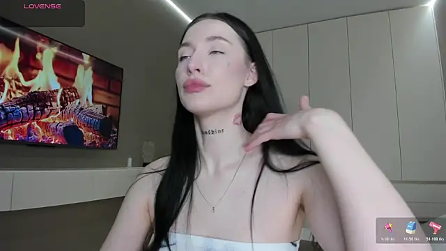 JenniferQueen11 online show from April 2026 03:38:01 PM