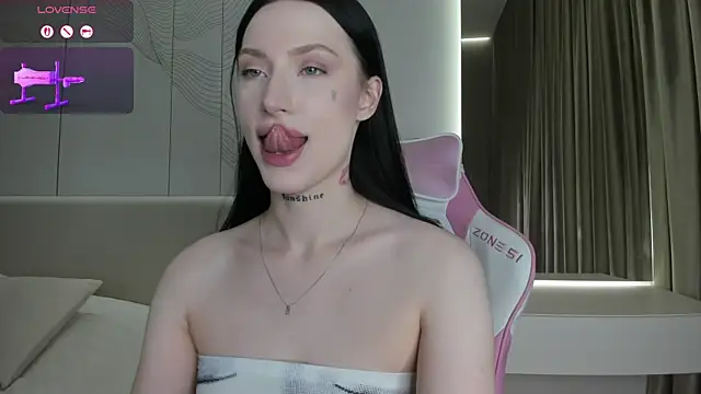 JenniferQueen11 online show from July 2026 06:21:01 PM