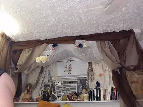 Snapshot of MaxiMillz chatting on February 2025 03:13:02 AM MaxiMillz online show from February 2025 03:13:02 AM