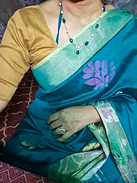 Snapshot of XBHUUME chatting on January 2025 05:24:02 PM XBHUUME online show from January 2025 05:24:02 PM