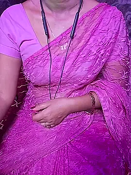 Snapshot of XBHUUME chatting on November 2025 04:47:01 PM XBHUUME online show from November 2025 04:47:01 PM