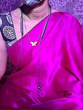 Snapshot of XBHUUME chatting on December 2025 05:09:01 PM XBHUUME online show from December 2025 05:09:01 PM