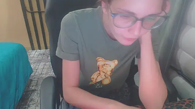 Snapshot of Laco-cO chatting on November 2025 11:04:02 PM Laco-cO online show from November 2025 11:04:02 PM