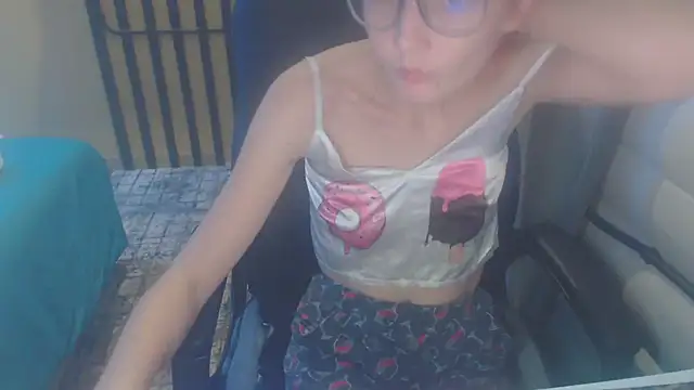 Snapshot of Laco-cO chatting on November 2025 09:03:01 PM Laco-cO online show from November 2025 09:03:01 PM