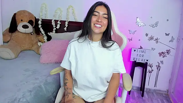 Snapshot of Blue_Petite chatting on March 2025 04:46:02 PM Blue Petite online show from March 2025 04:46:02 PM