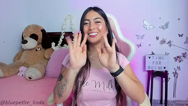 Snapshot of Blue_Petite chatting on March 2025 03:51:02 PM Blue Petite online show from March 2025 03:51:02 PM