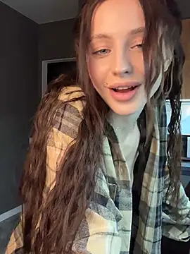 Camilla Railian online show from March 2025 06:54:01 PM