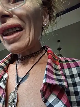 FrozenWaffle online show from May 2026 06:37:02 PM