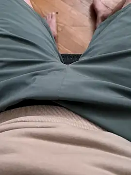 Snapshot of MrandMrsHaze chatting on December 2025 04:18:02 AM MrandMrsHaze online show from December 2025 04:18:02 AM