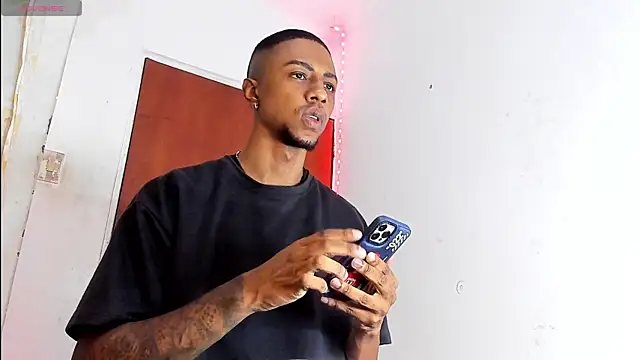 Snapshot of YeremiBrowm chatting on December 2024 09:22:01 PM YeremiBrowm online show from December 2024 09:22:01 PM