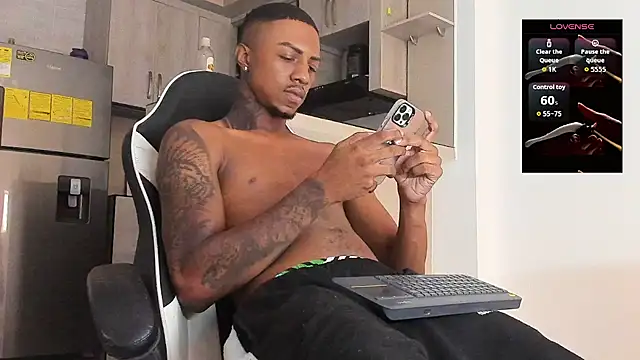 Snapshot of YeremiBrowm chatting on October 2025 08:19:01 PM YeremiBrowm online show from October 2025 08:19:01 PM