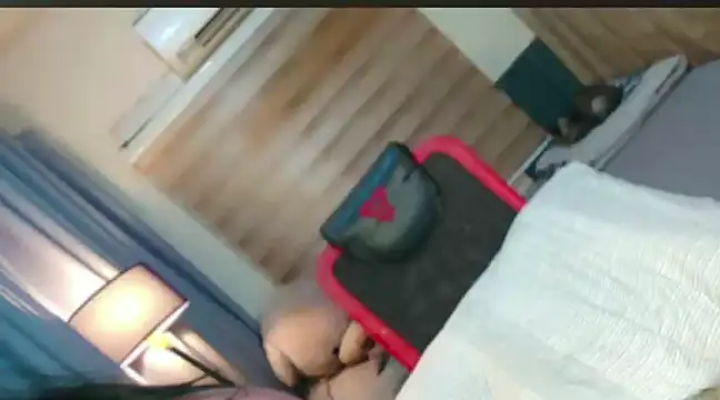 Snapshot of bella_maxwel chatting on January 2025 05:15:02 AM bella maxwel online show from January 2025 05:15:02 AM