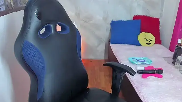 Lunastar02 online show from March 2026 04:23:01 PM