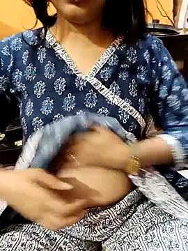 Snapshot of Diya_143 chatting on March 2025 07:02:02 PM Diya 143 online show from March 2025 07:02:02 PM