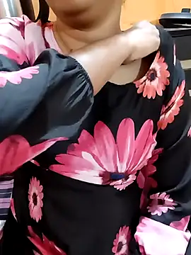 Snapshot of Diya_143 chatting on March 2025 02:47:01 PM Diya 143 online show from March 2025 02:47:01 PM