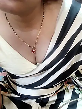 Snapshot of Diya_143 chatting on October 2025 08:17:01 AM Diya 143 online show from October 2025 08:17:01 AM