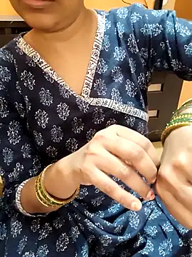 Snapshot of Diya_143 chatting on November 2025 08:13:01 AM Diya 143 online show from November 2025 08:13:01 AM