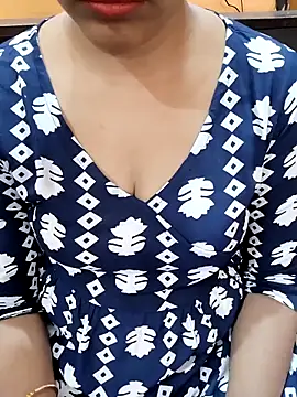 Snapshot of Diya_143 chatting on November 2025 06:01:01 AM Diya 143 online show from November 2025 06:01:01 AM