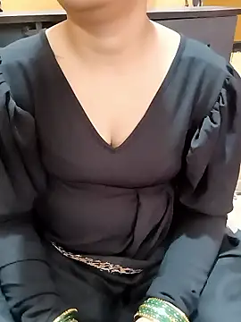 Snapshot of Diya_143 chatting on November 2025 06:39:03 AM Diya 143 online show from November 2025 06:39:03 AM