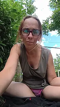 Snapshot of Dettybitch40 chatting on July 2026 01:04:02 PM Dettybitch40 online show from July 2026 01:04:02 PM