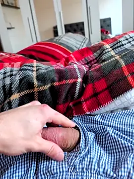 jungerbummser23 online show from February 2026 07:05:02 AM