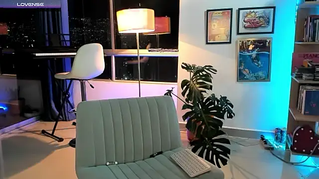 Snapshot of tastymeli chatting on December 2024 11:24:01 PM tastymeli online show from December 2024 11:24:01 PM