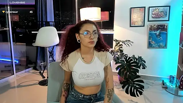 Snapshot of tastymeli chatting on December 2024 03:40:02 AM tastymeli online show from December 2024 03:40:02 AM