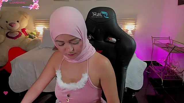 Snapshot of New_Arab_Kingdom chatting on November 2025 09:03:02 PM New Arab Kingdom online show from November 2025 09:03:02 PM