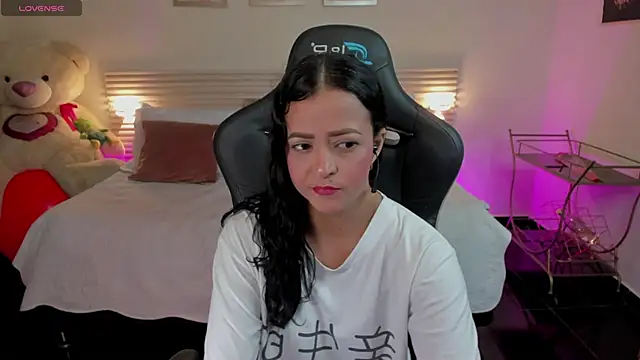 Snapshot of New_Arab_Kingdom chatting on November 2025 01:28:02 AM New Arab Kingdom online show from November 2025 01:28:02 AM