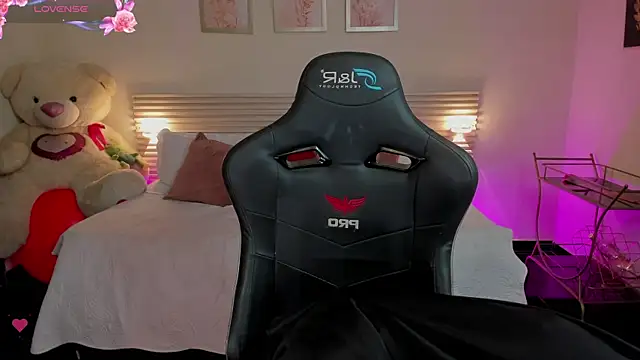 Snapshot of New_Arab_Kingdom chatting on November 2025 06:54:01 PM New Arab Kingdom online show from November 2025 06:54:01 PM