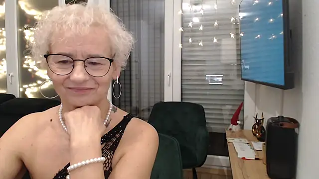 Snapshot of Hot_Ann52 chatting on December 2024 05:43:02 PM Hot Ann52 online show from December 2024 05:43:02 PM