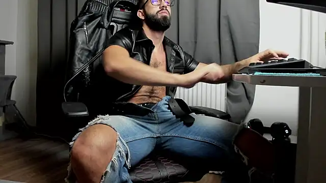 liamaesthetic online show from December 2024 06:11:01 AM