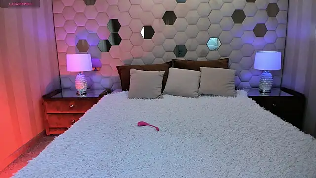 XLindaMilfX online show from February 2026 08:09:02 PM