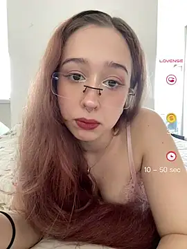 Snapshot of tsuki_chan_on chatting on June 2026 05:50:02 PM tsuki chan on online show from June 2026 05:50:02 PM