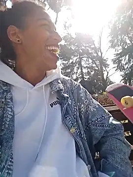 Snapshot of Goldenlace chatting on February 2025 11:42:02 AM Goldenlace online show from February 2025 11:42:02 AM