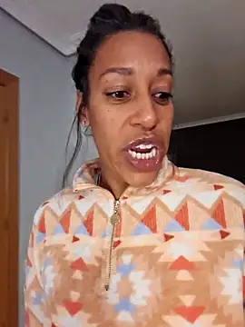 Snapshot of Goldenlace chatting on November 2025 12:08:02 AM Goldenlace online show from November 2025 12:08:02 AM