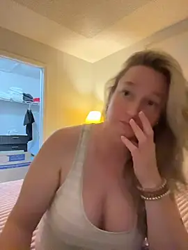 Snapshot of Vivian_MayXxX chatting on June 2026 07:31:02 PM Vivian MayXxX online show from June 2026 07:31:02 PM