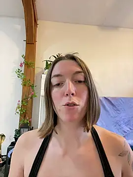 Snapshot of Daisy_Michto_Officiel chatting on December 2024 09:13:02 AM Daisy Michto Officiel online show from December 2024 09:13:02 AM